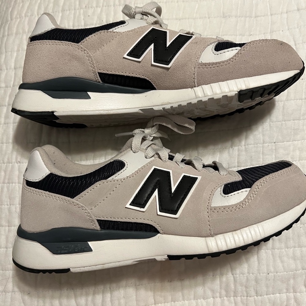 MENS New Balance-Size 8-Excellent Used Condition
